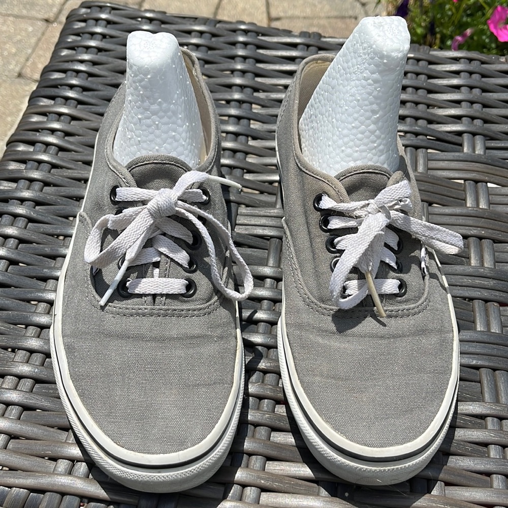 VANS grey unisex sneakers lace up Men’s Sz 7.5 women’s s 9